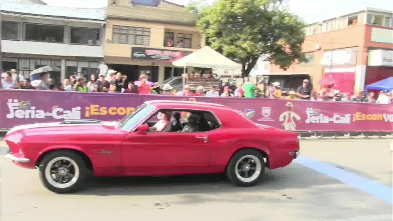 Desfile de Autos Clasicos y Antiguos.